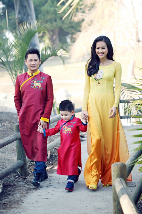 Ao Dai Vietnamese People